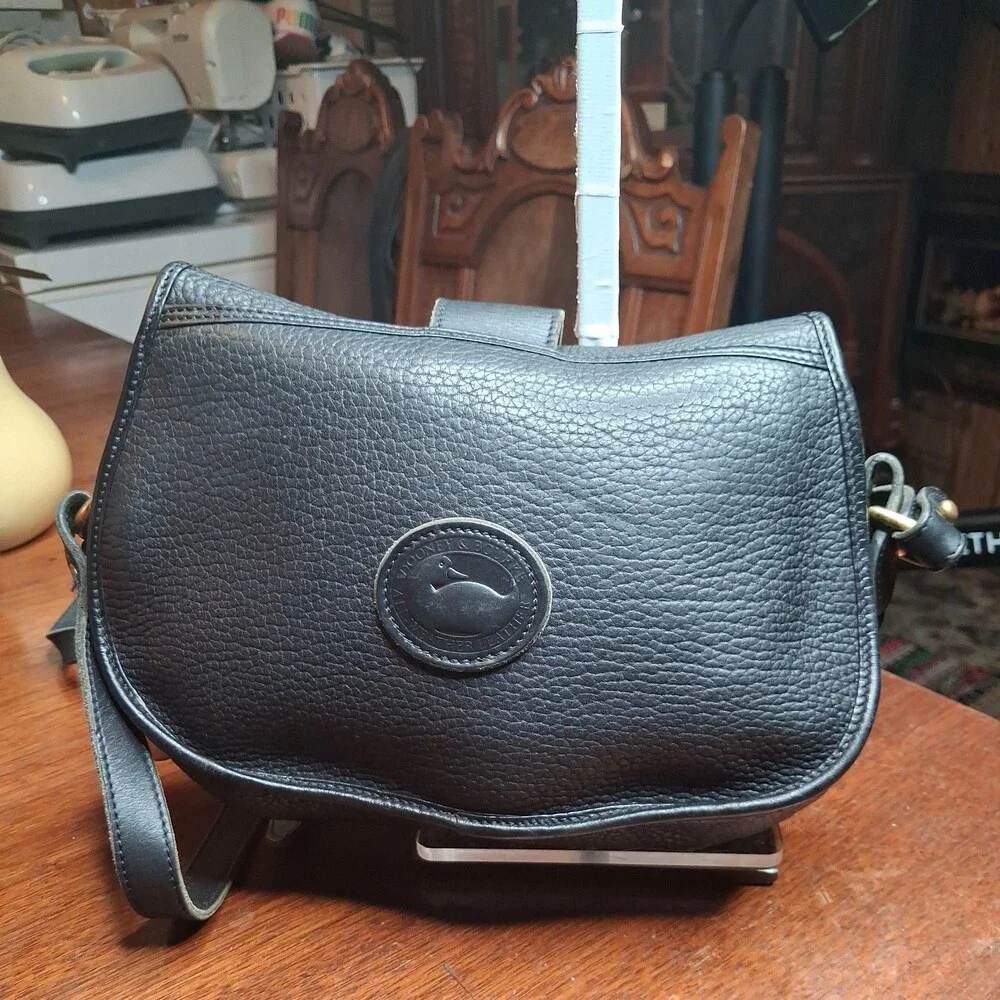 Vintage Dooney And Bourke Black Women’s Handbag AWL Crossbody Very Rare Find
